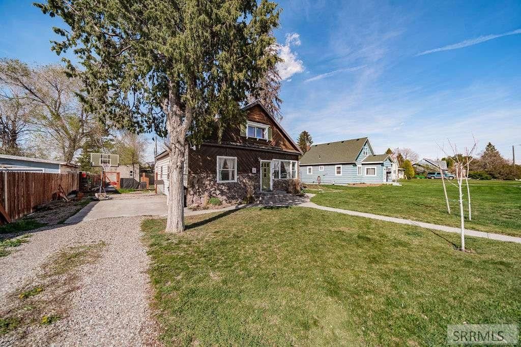 Image 5 of property listing at 382 W 1st N, Rigby, ID 83442