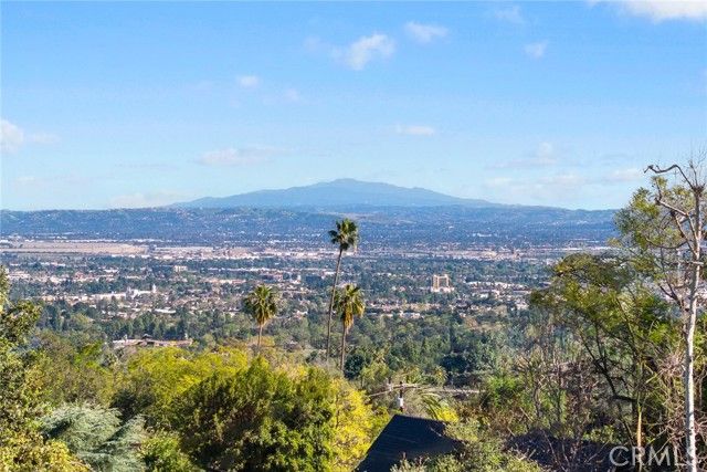 608 Baldwin Court, Sierra Madre, CA 91024