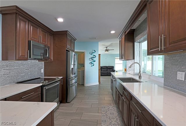 3626 SE 2nd AVE, Cape Coral, FL 33904