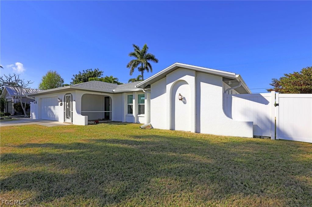 3626 SE 2nd AVE, Cape Coral, FL 33904