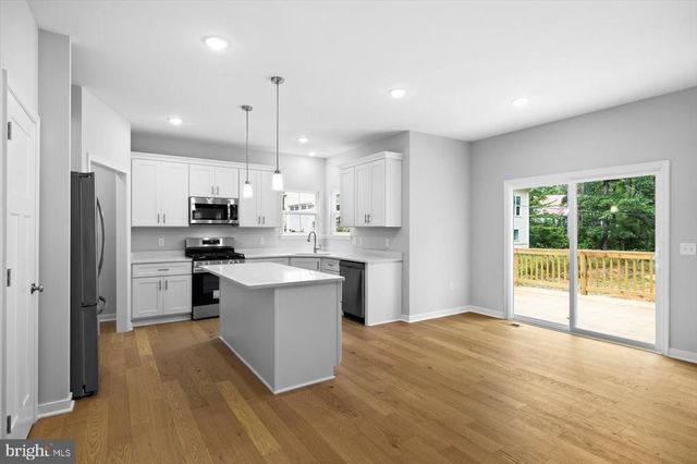 401 BIRDIE RD, Locust Grove, VA 22508