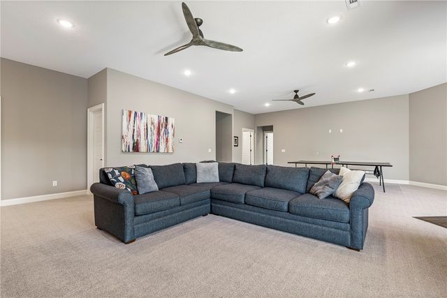 8 McKenzie Way, Bella Vista, AR 72715