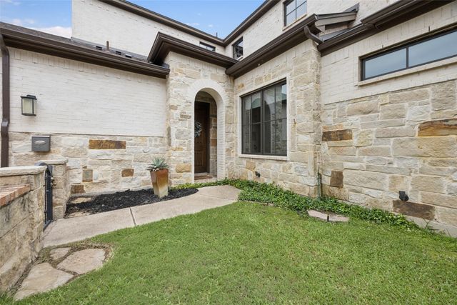 107 W Peach Street, Grapevine, TX 76051