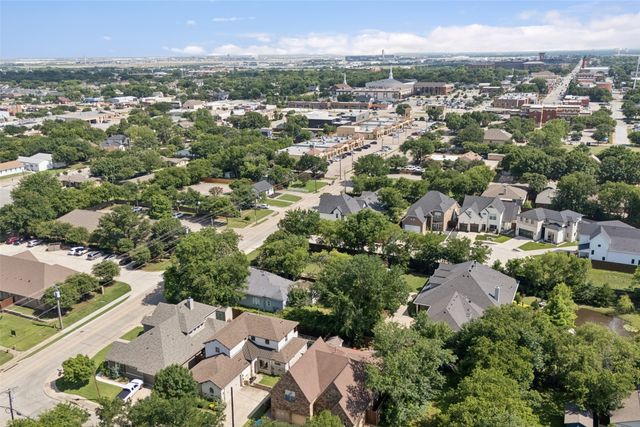107 W Peach Street, Grapevine, TX 76051