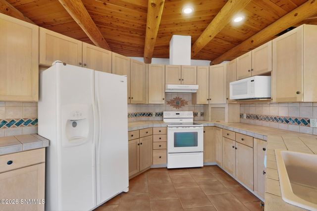 123 Victorio Trail, Hillsboro, NM 88042