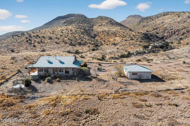 123 Victorio Trail, Hillsboro, NM 88042