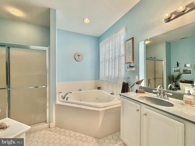 74 BRIARWOOD DR, Tuckerton, NJ 08087