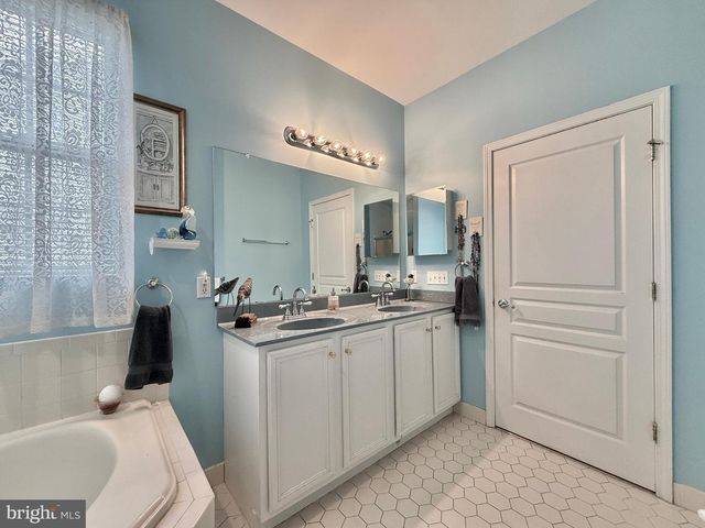 74 BRIARWOOD DR, Tuckerton, NJ 08087