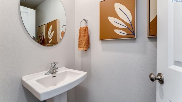 6416 Polar Dr, Pasco, WA 99301