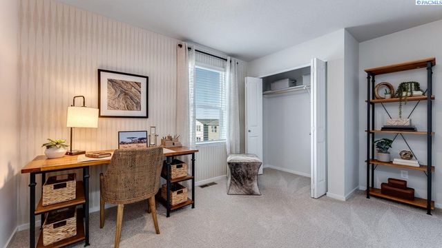 6416 Polar Dr, Pasco, WA 99301