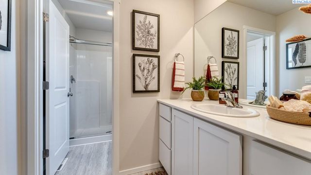 6416 Polar Dr, Pasco, WA 99301