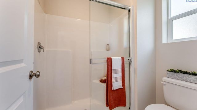 6416 Polar Dr, Pasco, WA 99301