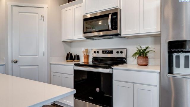 6416 Polar Dr, Pasco, WA 99301