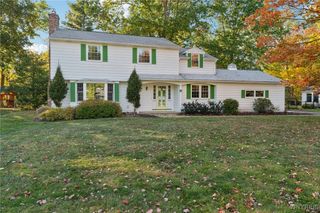 75 Brooklea Dr, Aurora, NY 14052