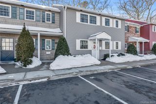 1055 Village Drive 1055, Hauppauge, NY 11788