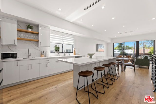 5118 Laurel Canyon, Valley Village, CA 91607