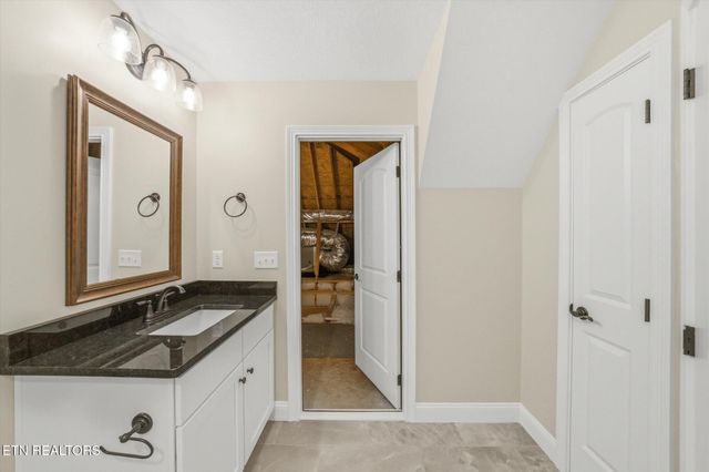 224 Lake View Point, Englewood, TN 37329