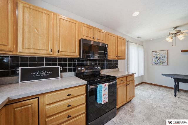 5520 Vavak Place, Lincoln, NE 68516