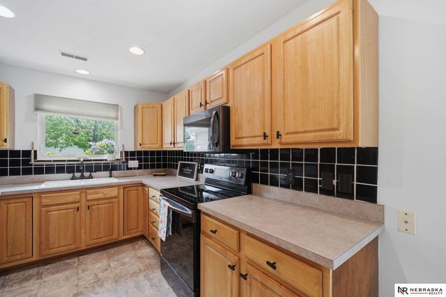 5520 Vavak Place, Lincoln, NE 68516