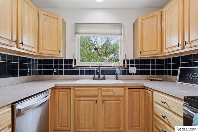 5520 Vavak Place, Lincoln, NE 68516
