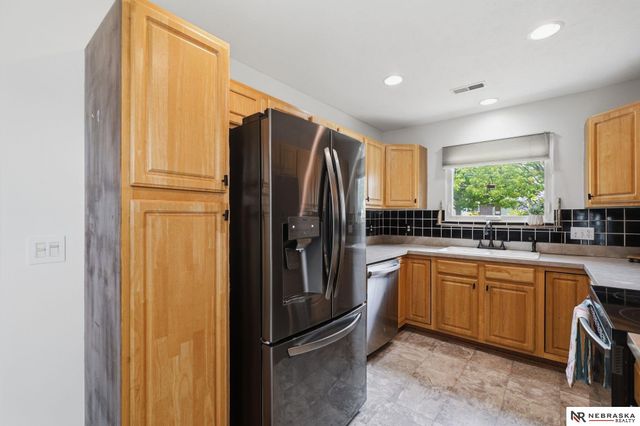 5520 Vavak Place, Lincoln, NE 68516