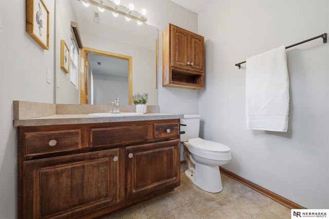 5520 Vavak Place, Lincoln, NE 68516