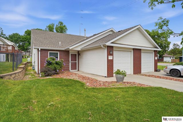5520 Vavak Place, Lincoln, NE 68516