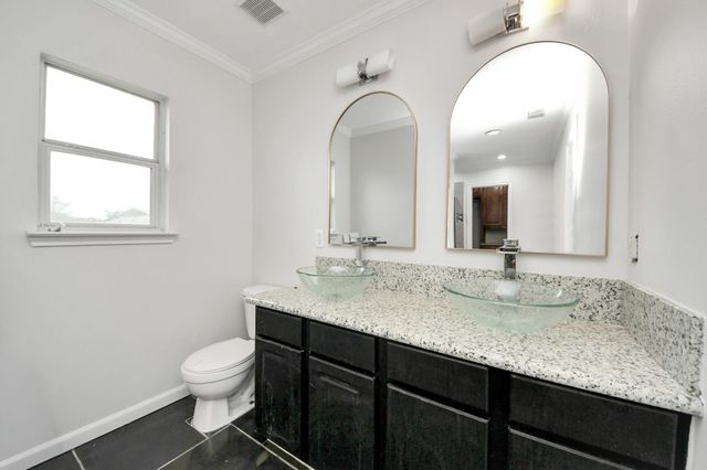 1910 Fallow Lane, Houston, TX 77049