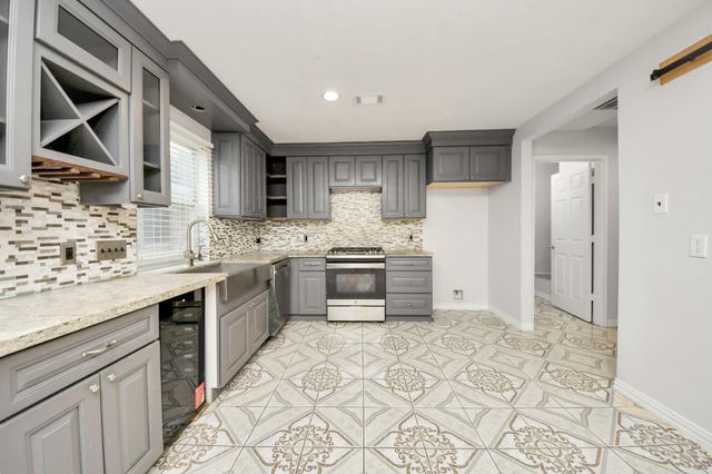 1910 Fallow Lane, Houston, TX 77049