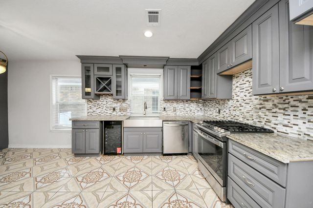 1910 Fallow Lane, Houston, TX 77049