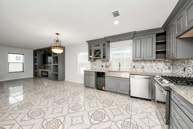 1910 Fallow Lane, Houston, TX 77049