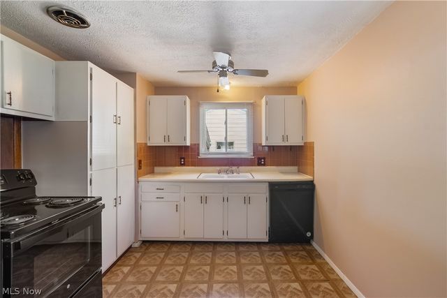 915 Valley Drive NW, North Canton, OH 44720