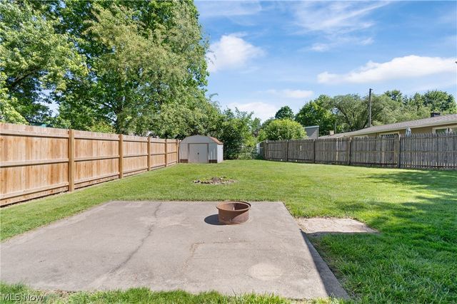 915 Valley Drive NW, North Canton, OH 44720