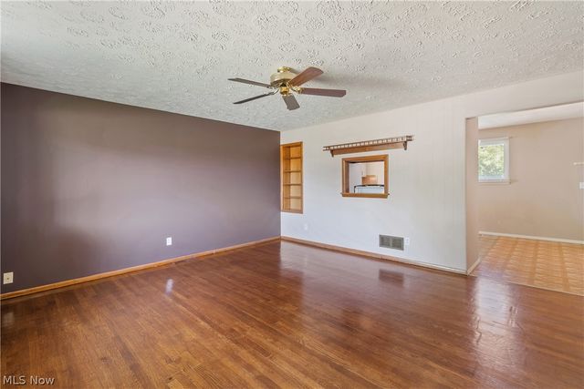 915 Valley Drive NW, North Canton, OH 44720