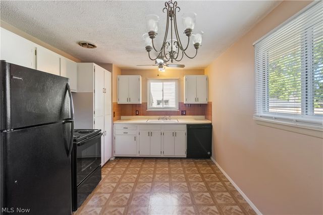 915 Valley Drive NW, North Canton, OH 44720
