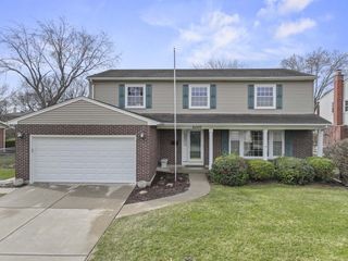 2007 E Robinhood Lane, Arlington Heights, IL 60004