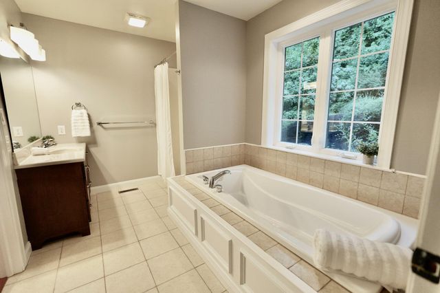 372 WHITE BEAR RD, Birdsboro, PA 19508