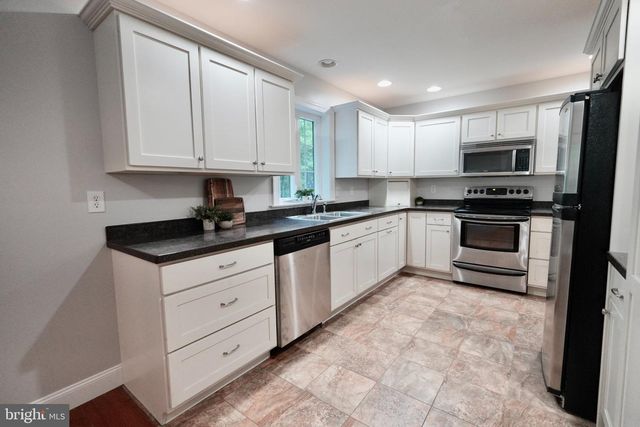 372 WHITE BEAR RD, Birdsboro, PA 19508