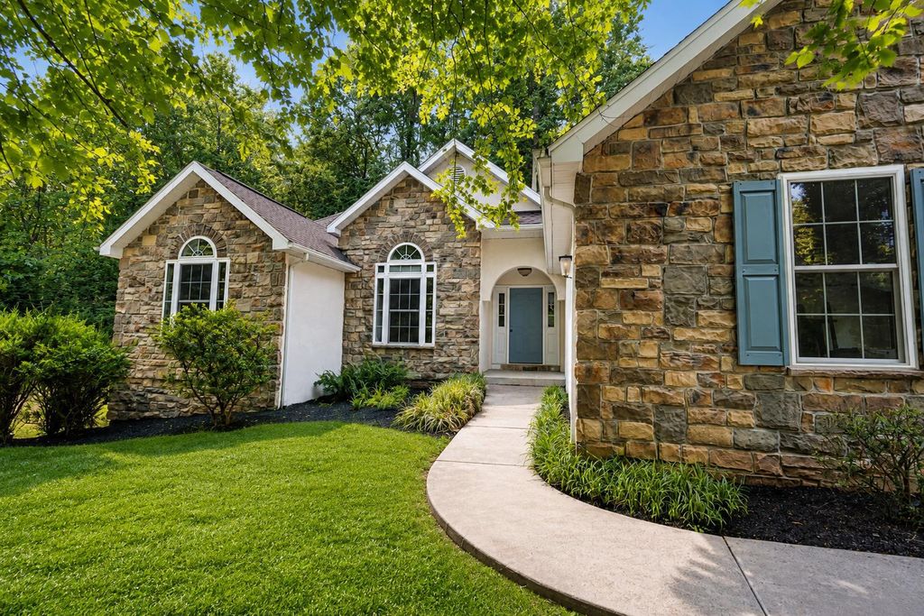 372 WHITE BEAR RD, Birdsboro, PA 19508