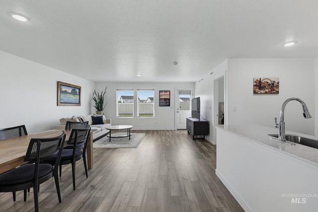 14393 Skys End Ct, Caldwell, ID 83607