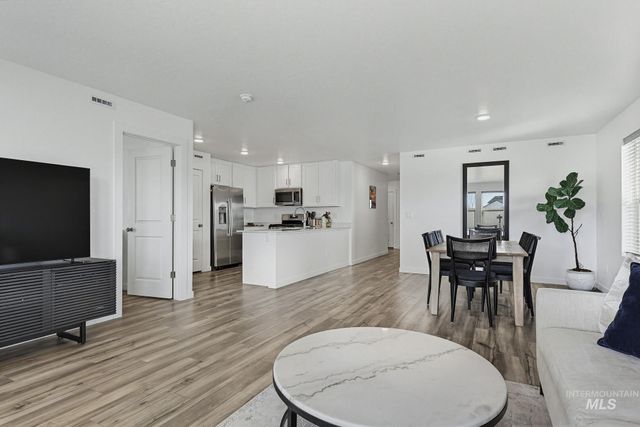 14393 Skys End Ct, Caldwell, ID 83607