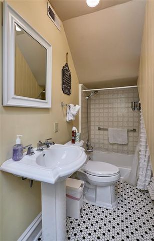 214 E 1st Street, Hermann, MO 65041