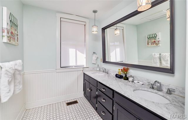 214 E 1st Street, Hermann, MO 65041