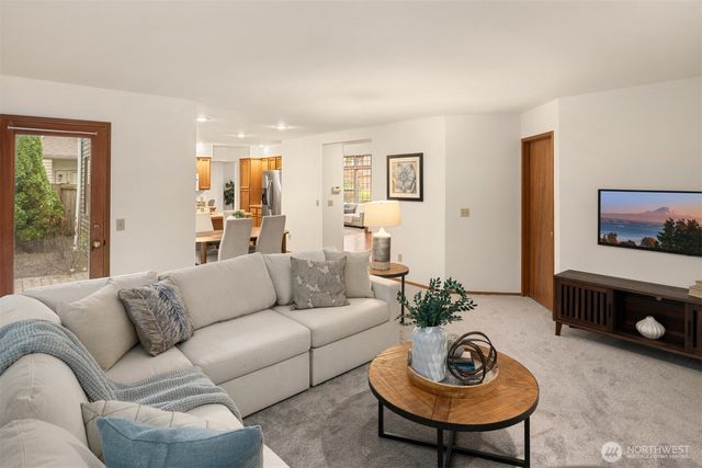 22116 NE 10th Place, Sammamish, WA 98074