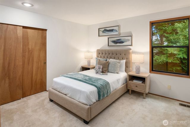 22116 NE 10th Place, Sammamish, WA 98074