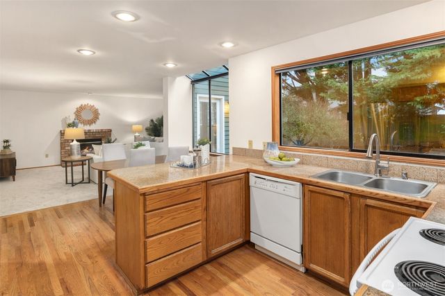 22116 NE 10th Place, Sammamish, WA 98074