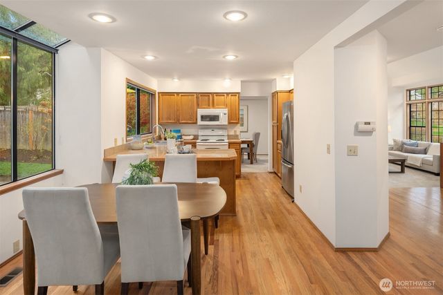 22116 NE 10th Place, Sammamish, WA 98074