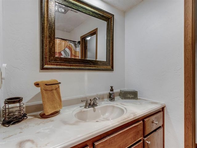 9737 Hefner Village Boulevard, Oklahoma City, OK 73162