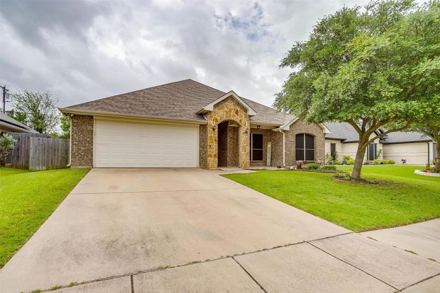 707 Oakmont Drive, Ennis, TX 75119