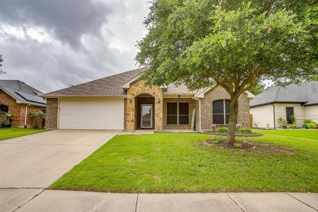 707 Oakmont Drive, Ennis, TX 75119